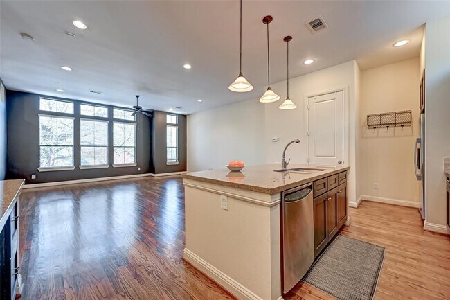Building Photo - 5211 Eigel St