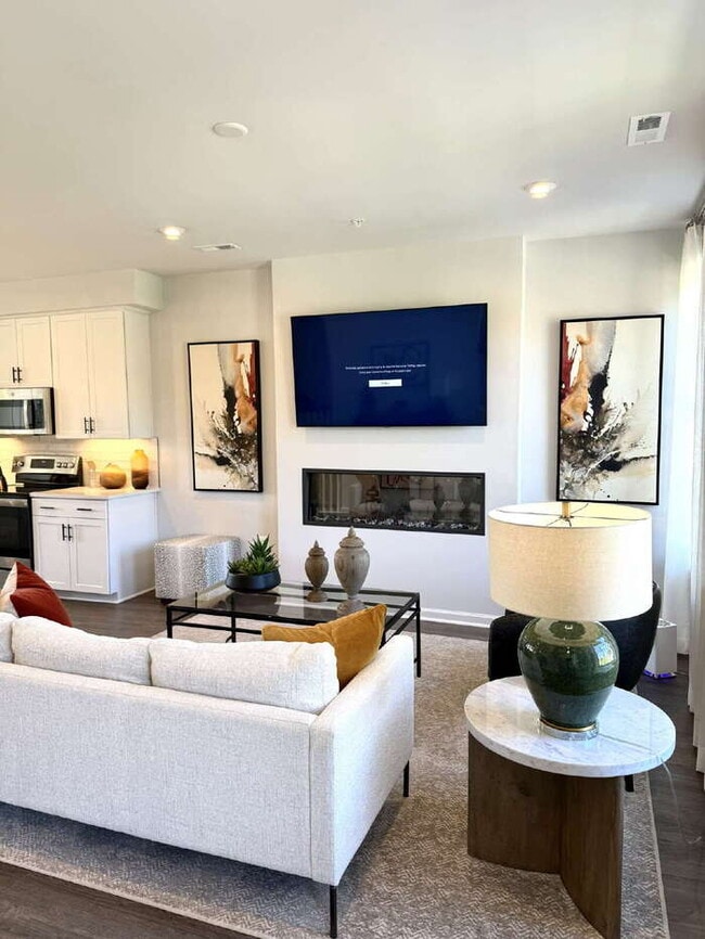 Building Photo - Modern 3-Bedroom Bethany Model Condo in Co...