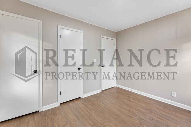 Building Photo - 3419 S Glenn Ave