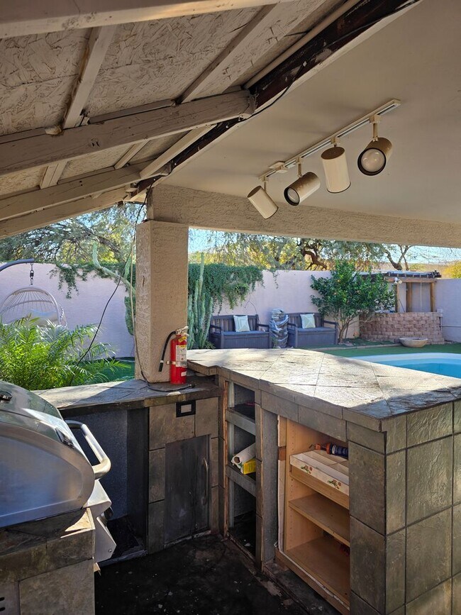 Building Photo - Beautiful 3BR 2BA Home w/ Private Pool • Pool + Covered Patio • Attached Garage in Phoenix