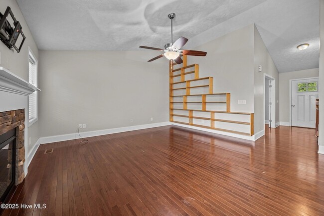 Building Photo - 123 Lightwater Dr