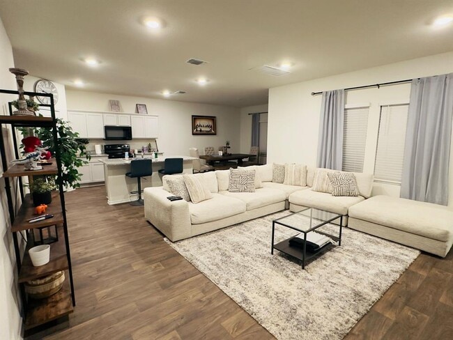 Building Photo - 14001 Prasky Trl