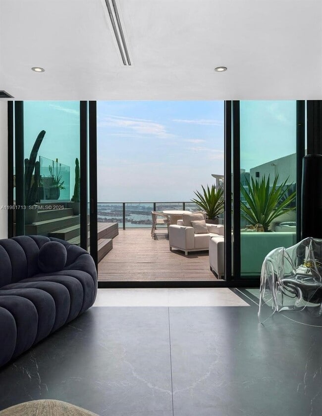 Building Photo - 650 NE 32nd St