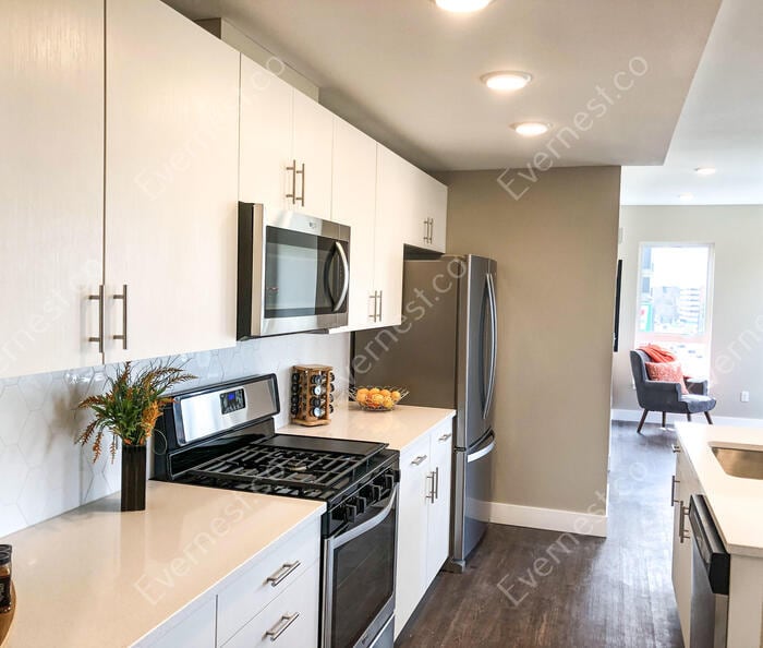 Building Photo - 2374 S University Blvd