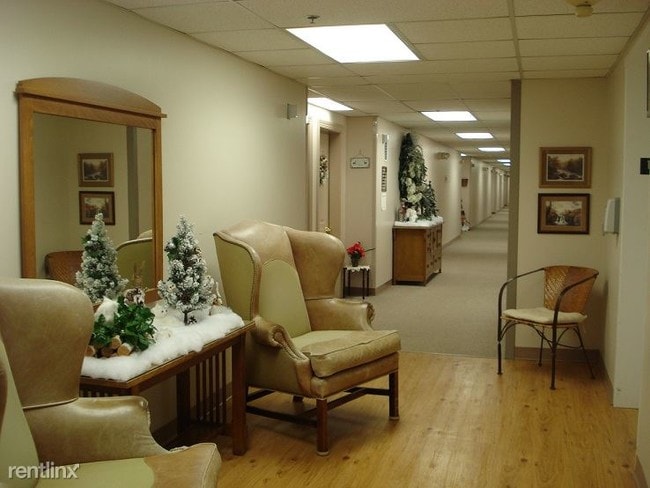 Building Photo - 305 Oak Springs Dr