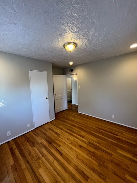 Building Photo - 2344 S Keystone Ave