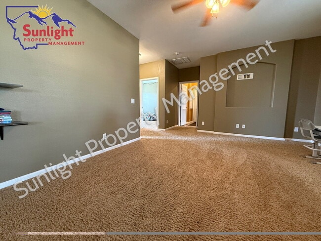 Building Photo - 3 Bed 2 Bath 2,756 sq ft on 2+ acres in Columbus