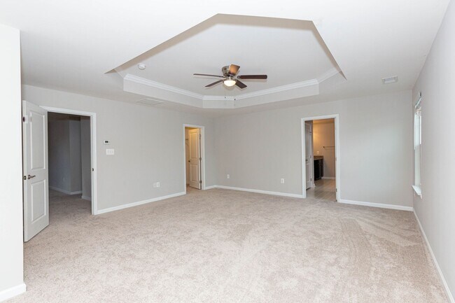 Building Photo - 5 Bed, 4.5 Bath Single Family Home in Step...