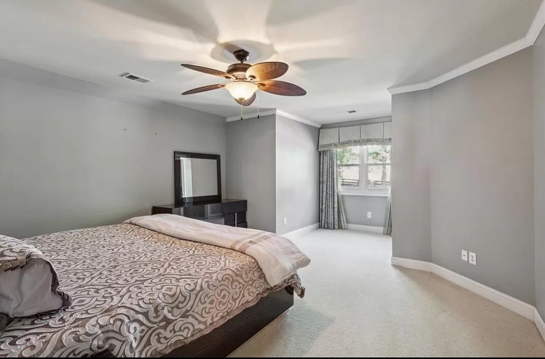 Upstairs Bedroom 1 w private bath - 1809 Wynthrop Manor Dr SW