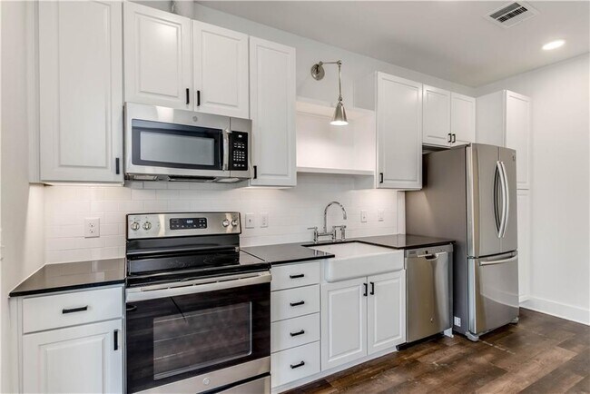 Building Photo - 4704 Sunset Trail