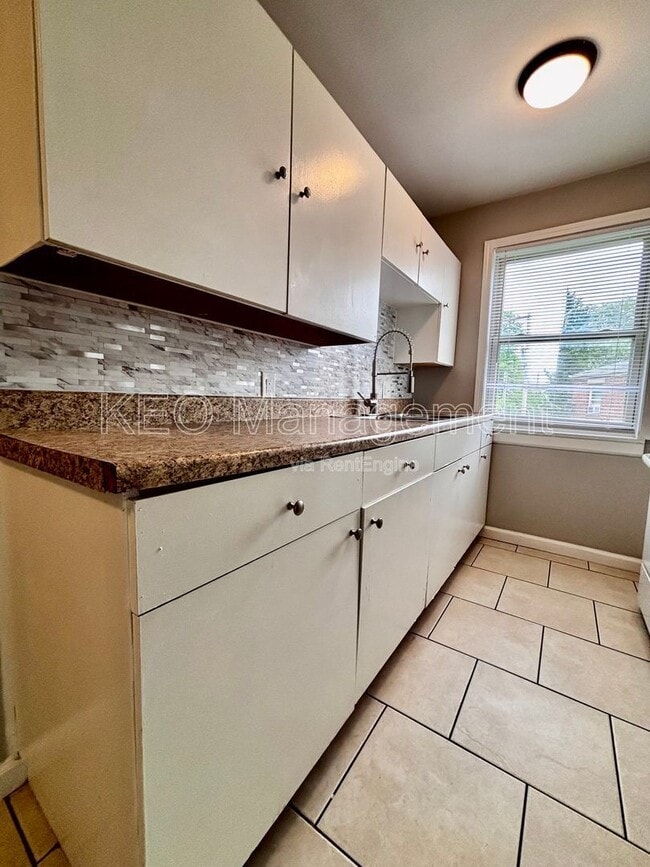 Building Photo - 231 E Xenia Dr