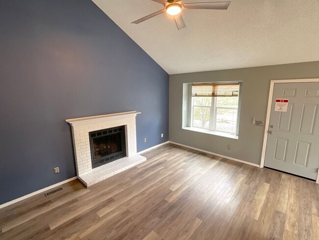 Building Photo - 3 Bedroom Home Available Near E Woodmen Rd...