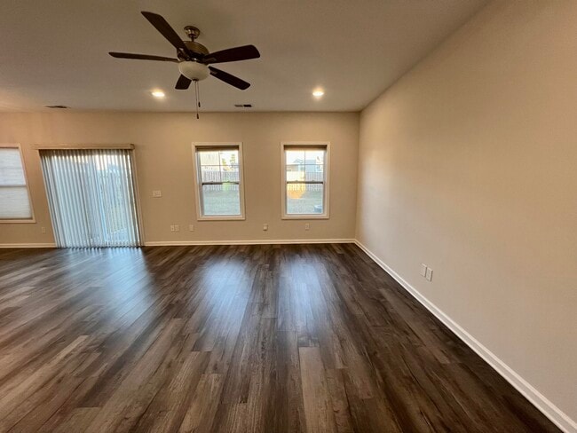 Building Photo - 4044 Thimbleberry Dr