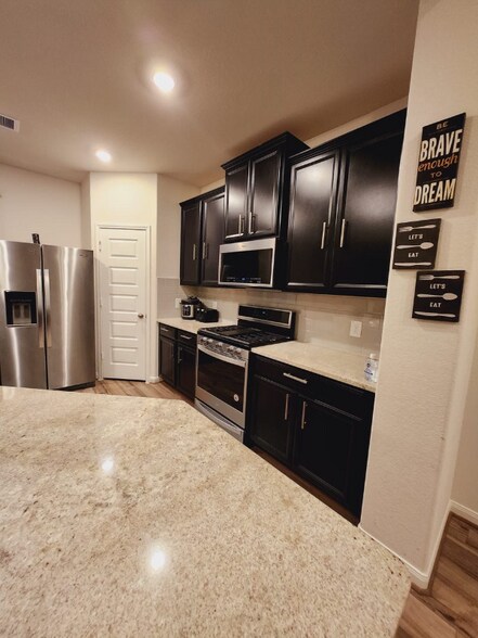 Building Photo - 3314 Dry Creek Dr