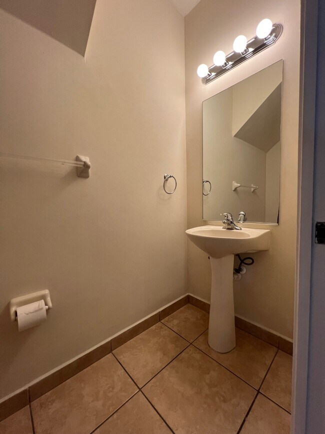 1/2 Bathroom - 938 NE 29th Ter