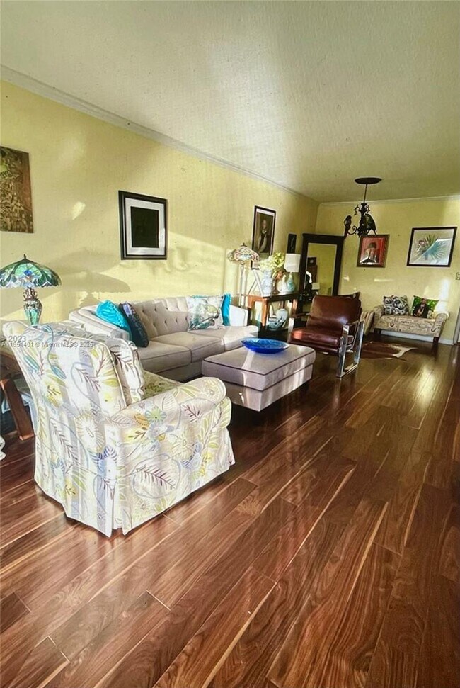 Building Photo - 2801 N Palm Aire Dr