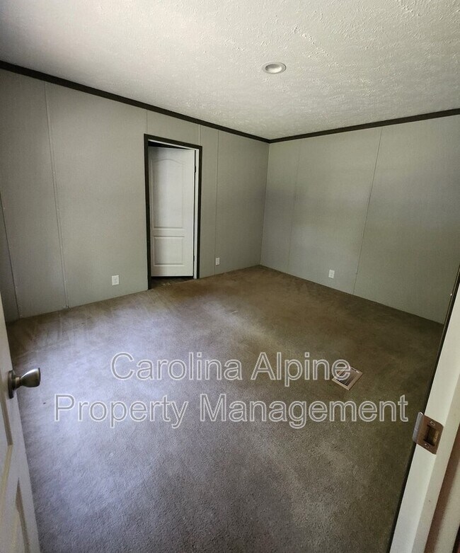 Building Photo - 220 Starling Ln