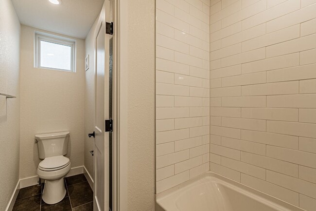 Building Photo - Newer Build 2 Bedroom, 4 Bathroom Jefferson Park Townhome