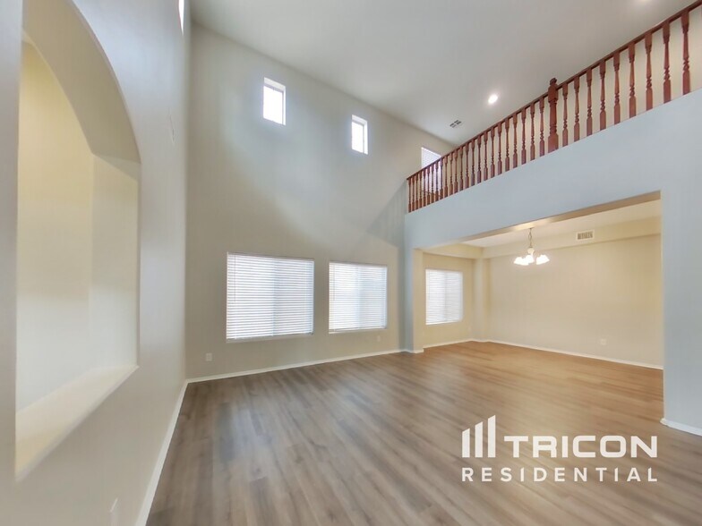 Building Photo - 1480 E Anna Dr