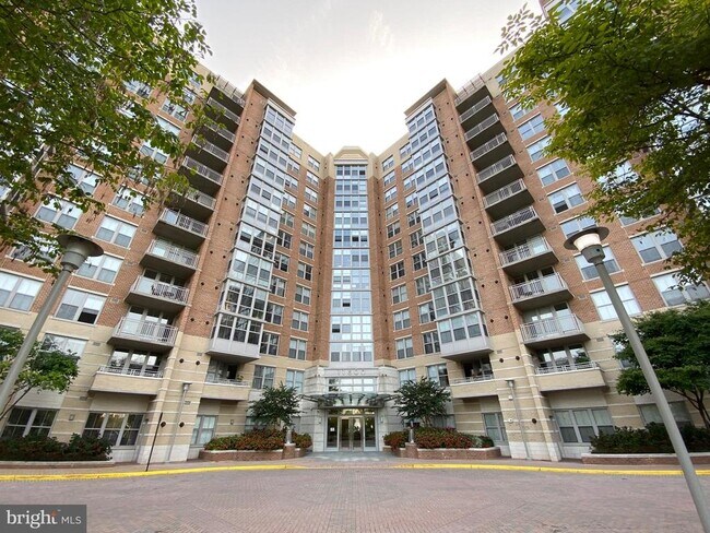 Building Photo - 11800 Sunset Hills Rd