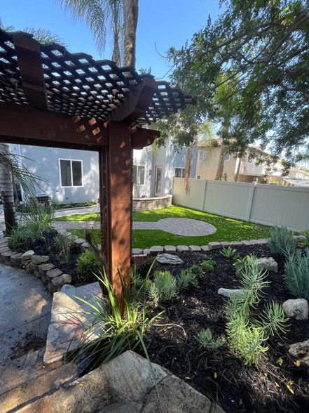 Building Photo - 39391 Tiburon Dr