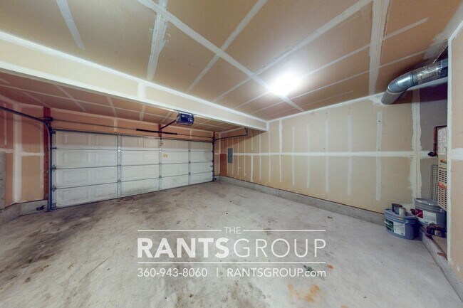 Building Photo - Great Location!  Quiet Neighborhood!