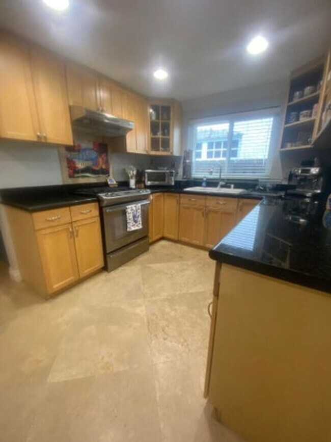 Building Photo - 1616 Adams St