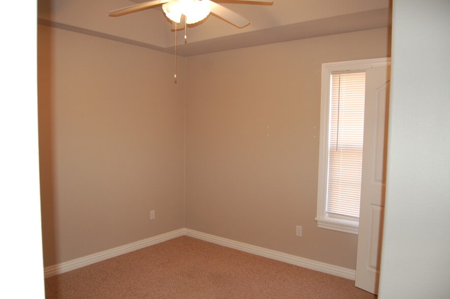 3rd bedroom or office? - 6188 W Milliken Bnd