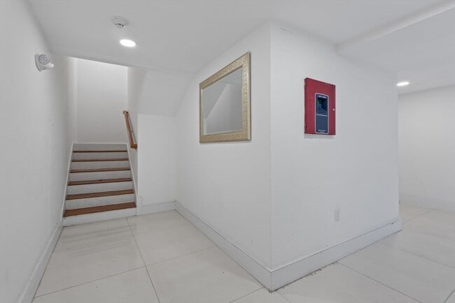 Building Photo - 44 W Eagle St