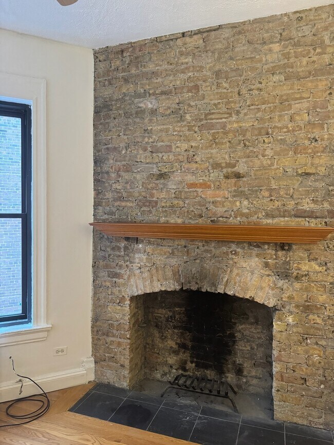 Building Photo - 20 E Goethe St