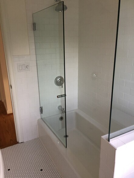 Building Photo - 4070 NE 8th Ave