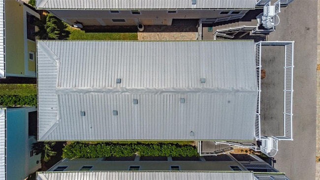 Building Photo - 375 NE Wharf Way