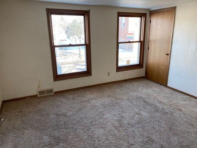 Building Photo - 524 S 3rd Ave