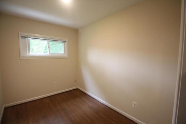 Building Photo - 10717 Maple St