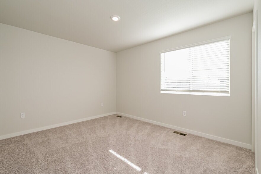 Building Photo - 1431 Orchard St