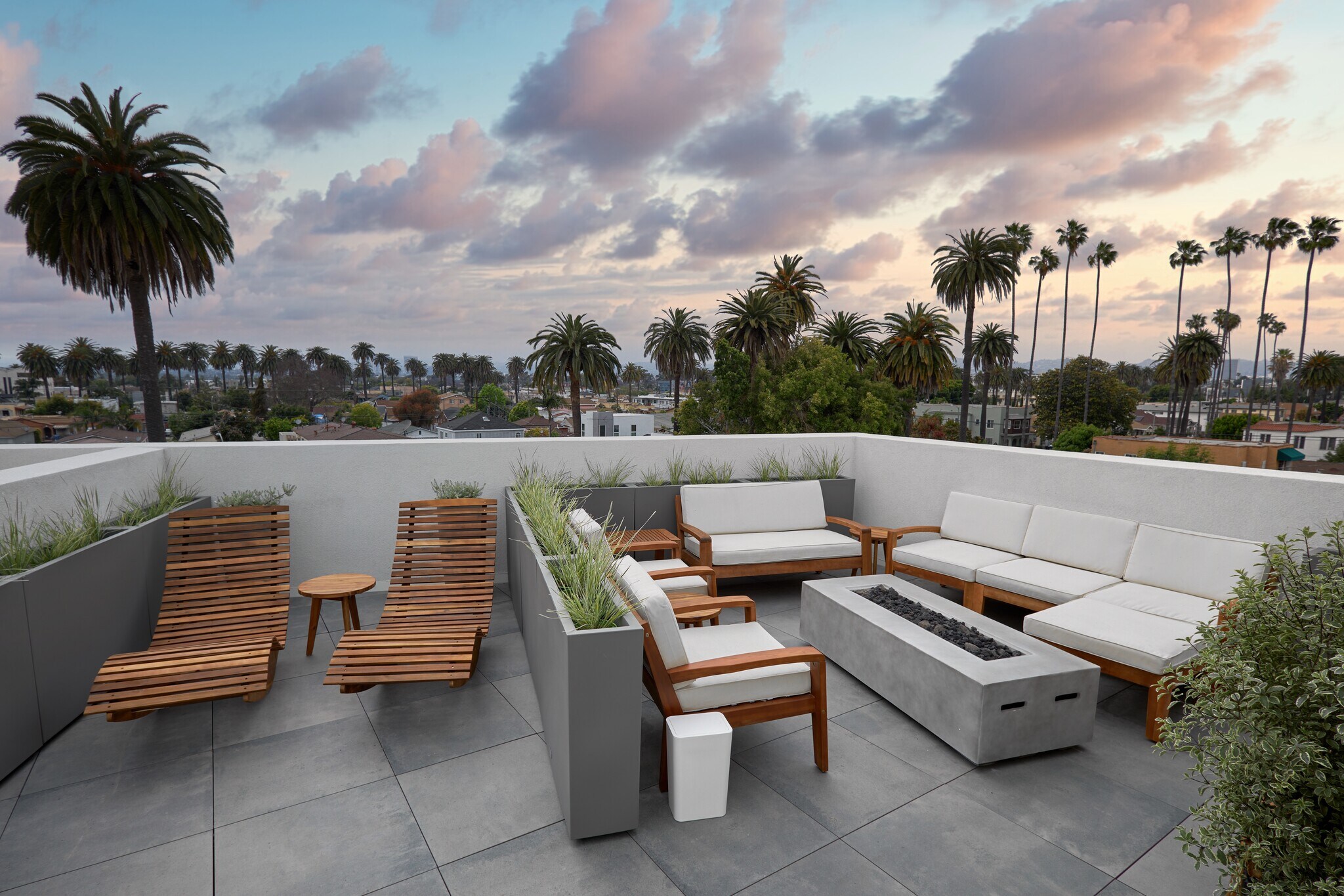 Building Photo - 2929 S La Brea Ave