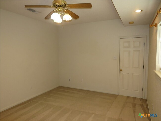 Building Photo - 2706 David Dr
