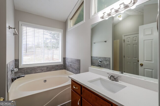 Building Photo - 5107 Scenic View Rd