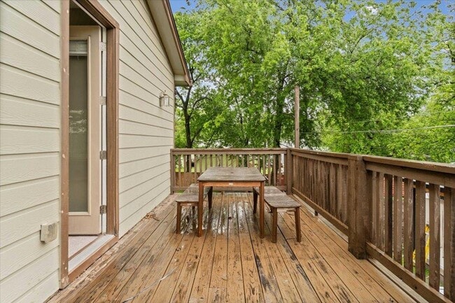 Building Photo - 2947 Moss St