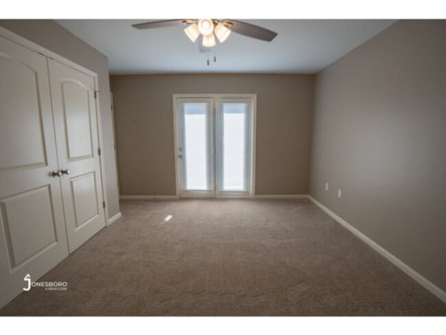 Building Photo - Lakeview Cove Apartments: NEWLY REMODELED