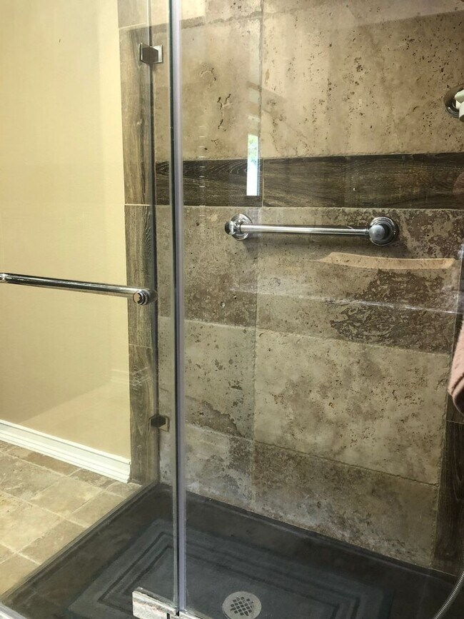 Building Photo - Perfect & Newly Updated Vacation Home, 45+ Active Adult Community. Available now through November...