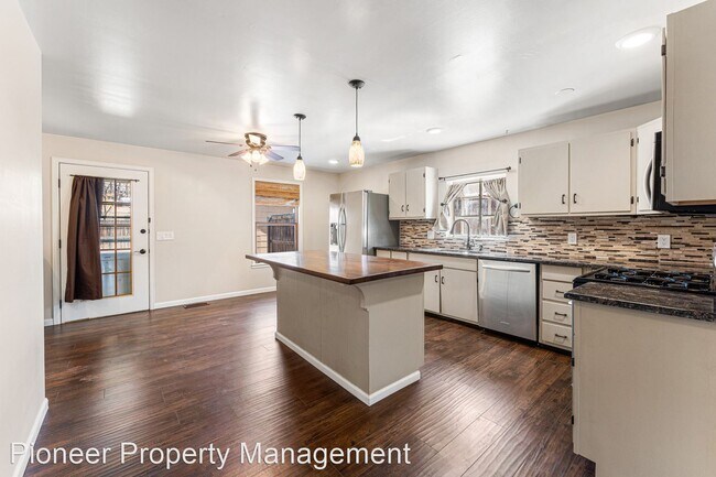 Building Photo - 3 br, 1 bath House - 3460 S. Marion St.