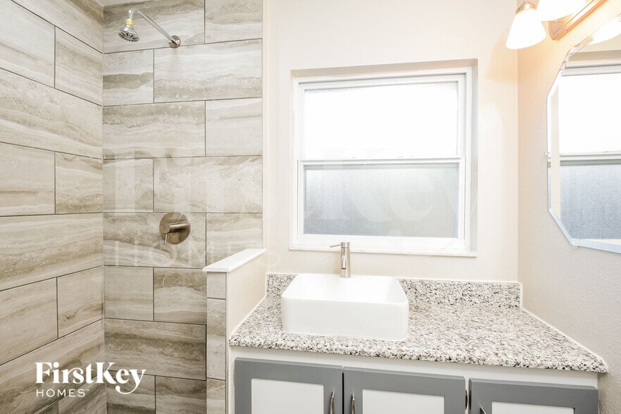 Building Photo - 585 Walden Ct