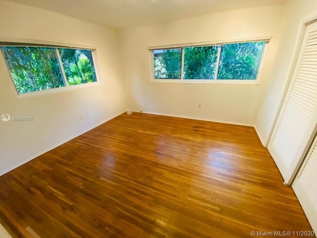 Building Photo - 800 Andalusia Ave