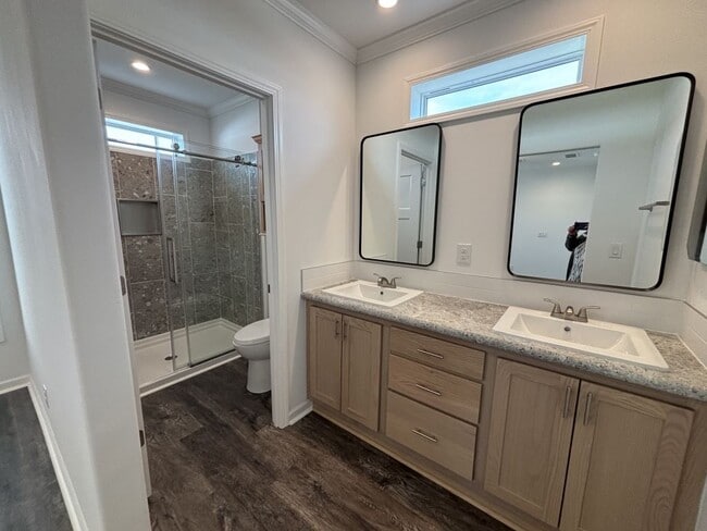 Building Photo - 925 W Sand Cay Ave