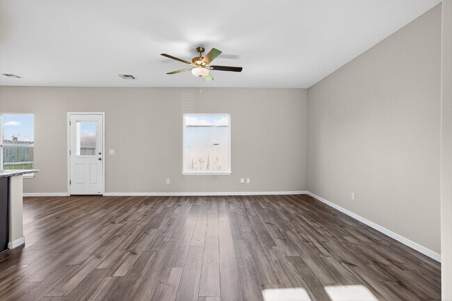 Building Photo - Spacious 4BR/2.5BA Home in El Reno — 2,213 Sq Ft, Move-In Ready