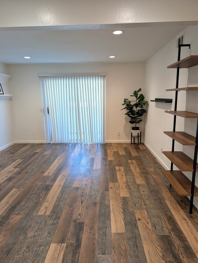 Building Photo - 24465 Valle Del Oro