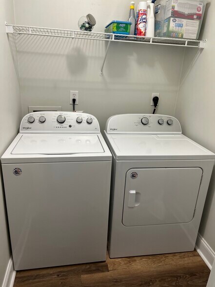 Building Photo - 2100 Old Taylor Rd