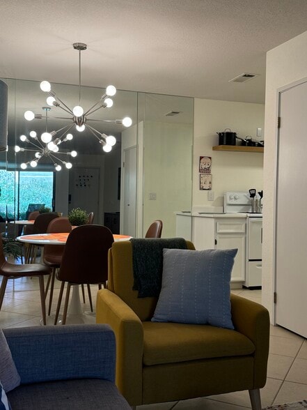 Building Photo - 2801 N Los Felices Cir E