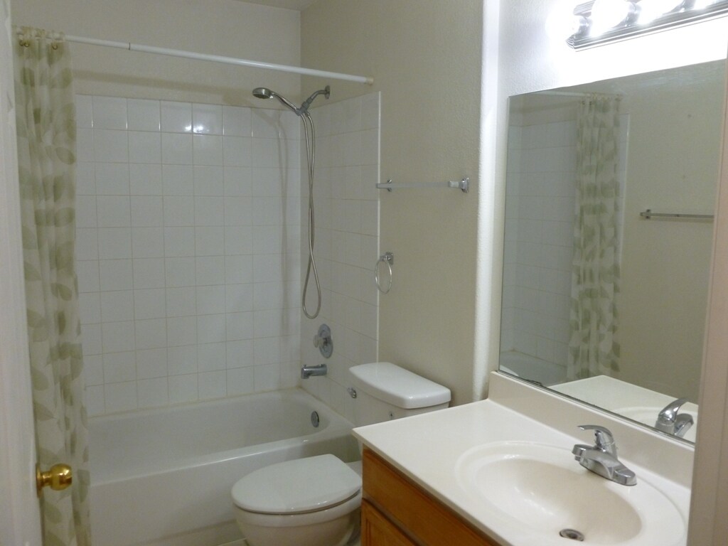 Building Photo - 8410 Eldora Ave